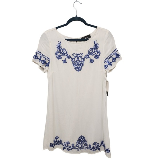 Lulus Dresses & Skirts - Lulus‎ White Blue Embroidered Shift Dress Short Sleeve Boho D3017 Womens Medium